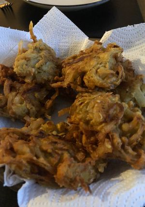 A picture of Onion bhajis.