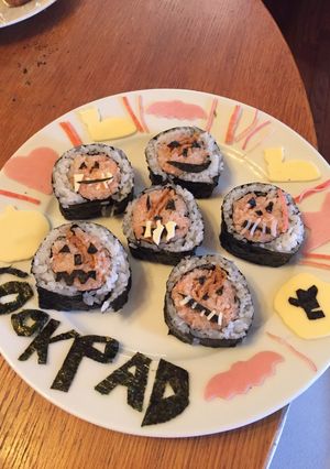 A picture of Halloween sushi roll.