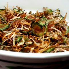 A picture of Crispy bitter gourd and onion fry.