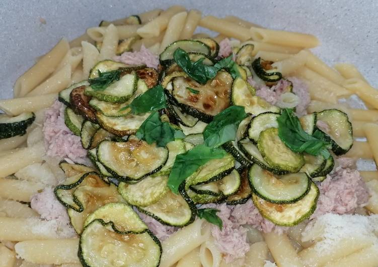 Penne lisce veloci, zucchine e tonno😊