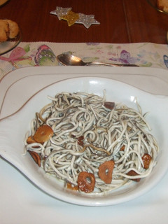Una foto de Gulas sencillas al ajillo con guindilla