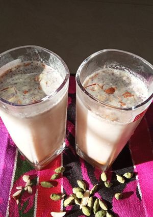 ઠંડાઈ (Thandai Recipe In Gujarati) રેસીપી મુખ્ય ફોટો