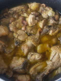 Una foto de 🇪🇸 Pollo con aceitunas 🇪🇸