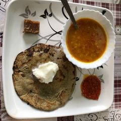 A picture of Bajre ki roti.