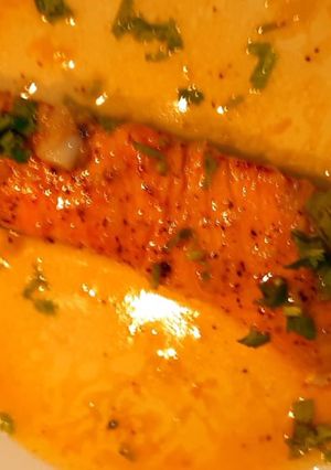 A picture of Salmon in lemon butter sauce.