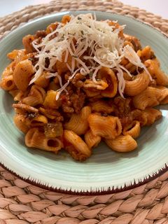 Una foto de Pasta con carne picada y verduras
