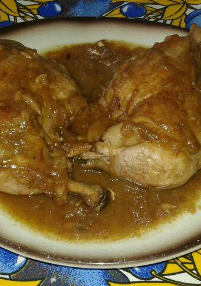 Una foto de Traseros de pollo en salsa