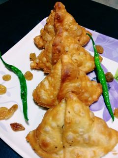 राजस्थानी शाही समोसा (shahi samosa recipe in marathi) रेसिपी चे मुख्य फोटो