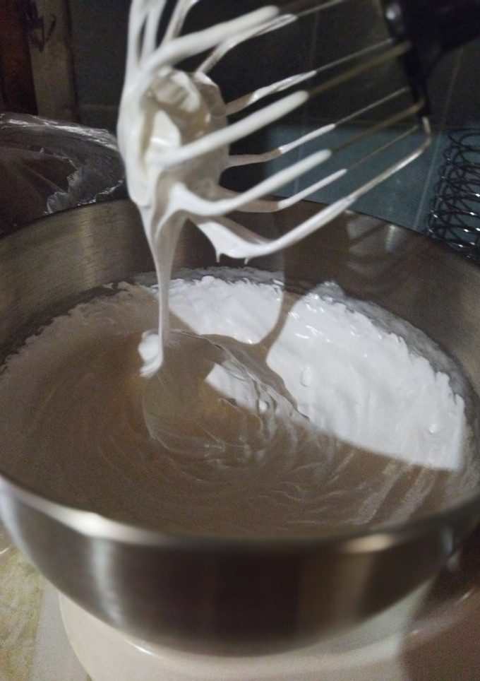 Una foto de Merengue para pastel, tortas, chilenitos, alfajores o discos