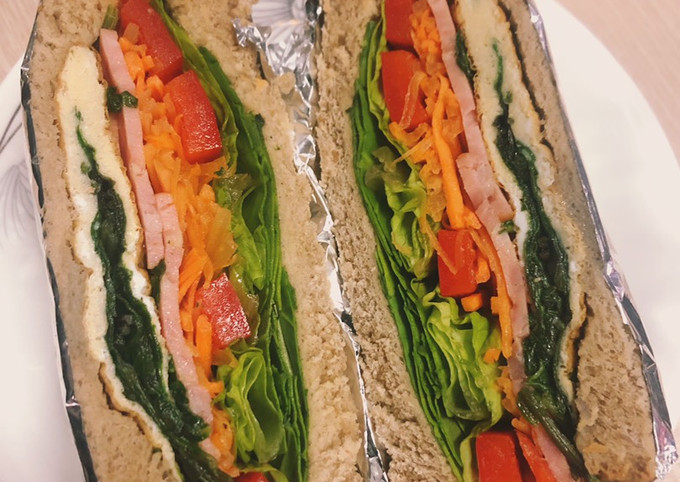 Bánh mì ốp la cải bó xôi