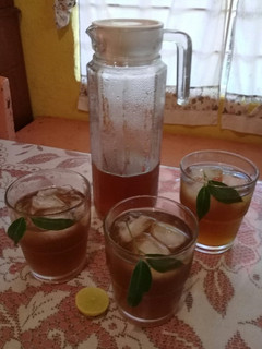Una foto de Té helado de laurel 🍸🌿🍋