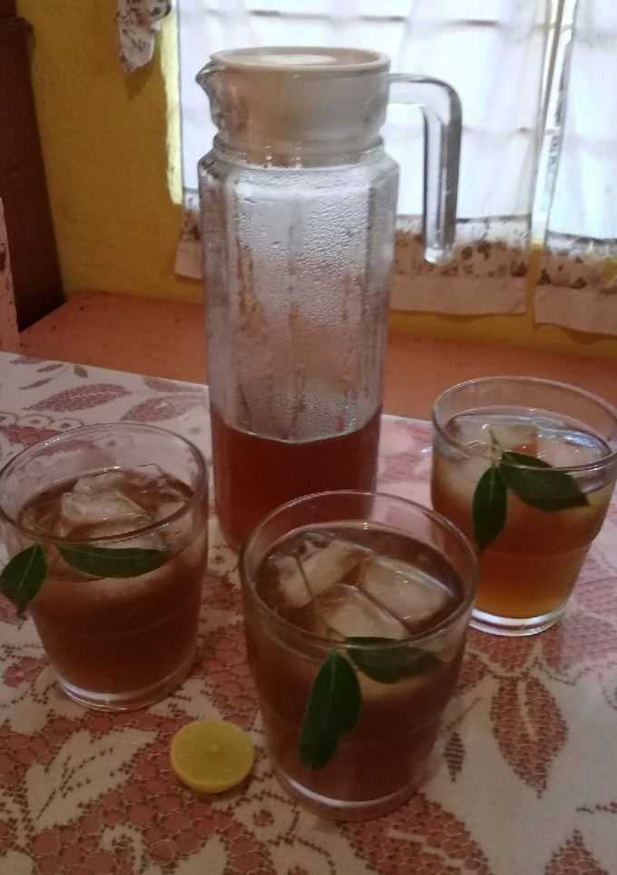 Una foto de Té helado de laurel 🍸🌿🍋