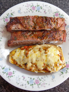 Una foto de COSTILLAR AL MERKÉN.BERENJENA HORNEADA RELLENA CON CHAMPIÑONES. JON STYLE