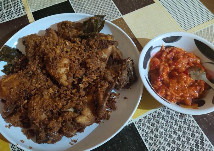 Ayam goreng lengkuas + sambal