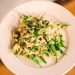 A picture of Tofu paste with string beans.