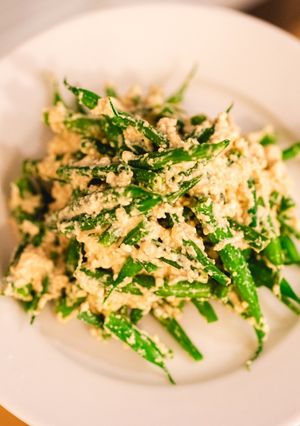 A picture of Tofu paste with string beans.