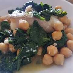 Una foto de Lomos de Bacalao con garbanzos y espinacas en Thermomix tm5