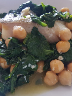 Una foto de Lomos de Bacalao con garbanzos y espinacas en Thermomix tm5
