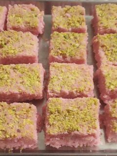 தேங்காய் பர்பி (Thenkaai burfi recipe in tamil) செய்முறை முக்கிய புகைப்படம்