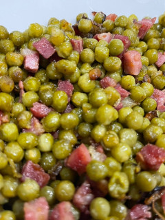 Una foto de Guisantes con jamón