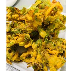 A picture of Palak kay Pakory.