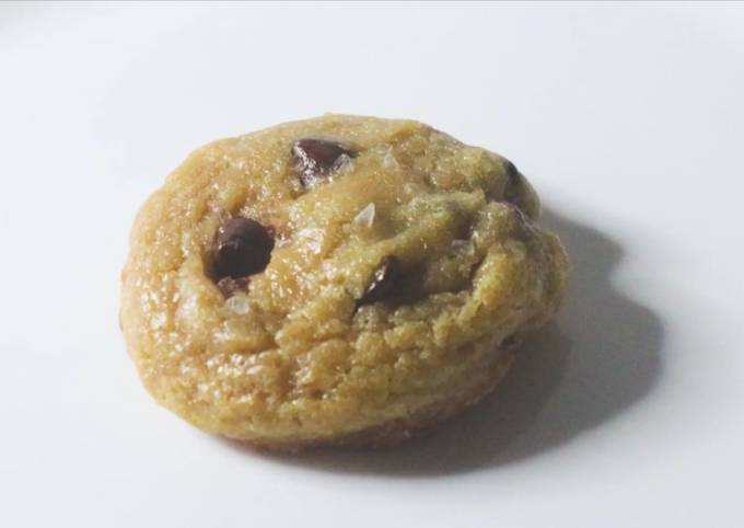Vegan chocolate chip cookie
