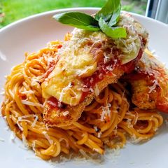 A picture of Chicken Parmigiana.