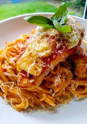 A picture of Chicken Parmigiana.