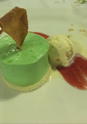 Foto principal de Mousse de té Matcha con crujiente de almendras