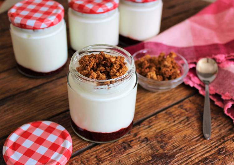 Yogures BIO con fresa y granola