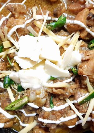 A picture of Chicken Makhni handi.
