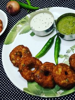 चना दाल के मेदू बड़ा (Chana dal ke medu bada recipe in Hindi) रेसिपी मुख्य फोटो
