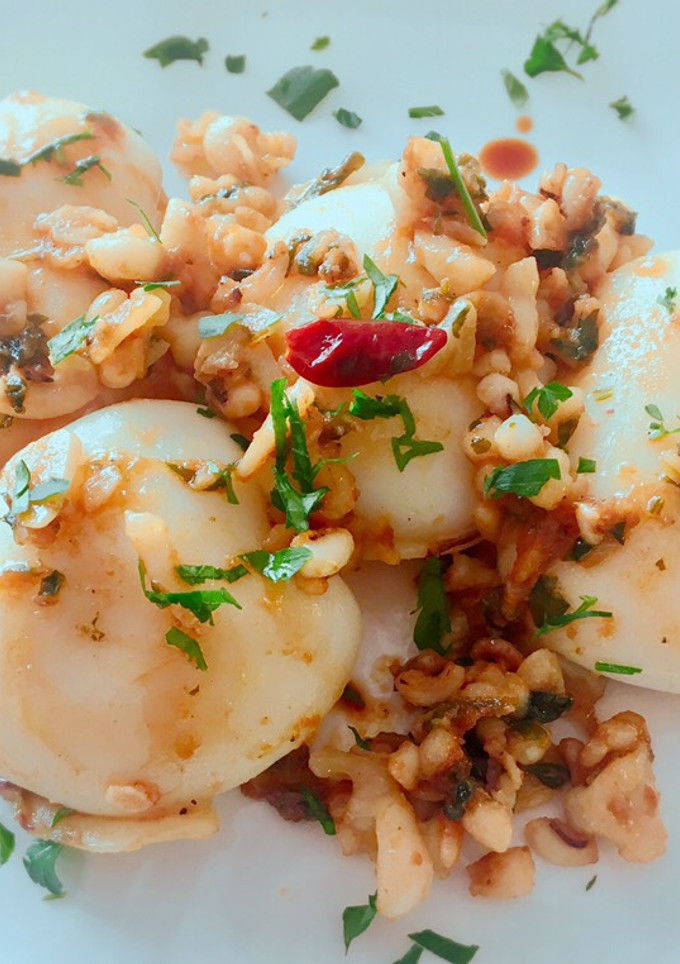 Una foto de Sepia plancha con vino y salsa de ostras