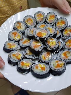 Hình của món Cơm cuộn.