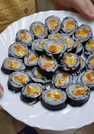 Hình của món Cơm cuộn.