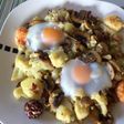 Revuelto de champiñones con coliflor y queso de cabra