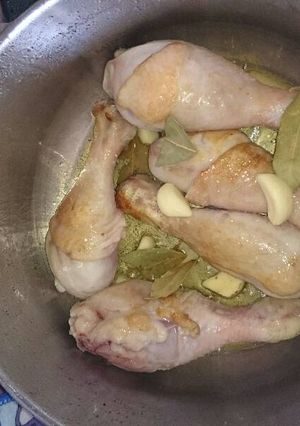 Una foto de Muslos de pollo en olla rápida