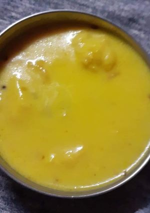 A picture of Kadhi pakora.