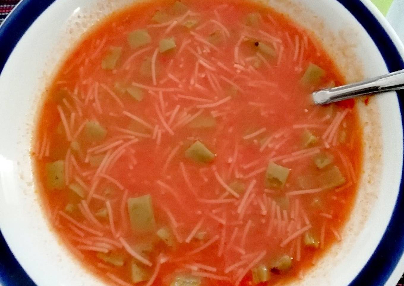 Sopa de fideo con nopales