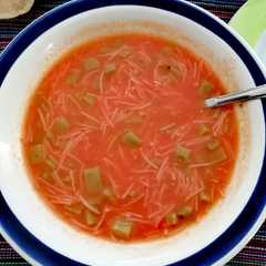 Una foto de Sopa de fideo con nopales