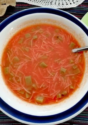 Una foto de Sopa de fideo con nopales