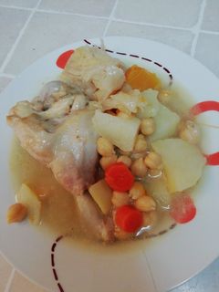 Una foto de Puchero de garbanzos improvisado