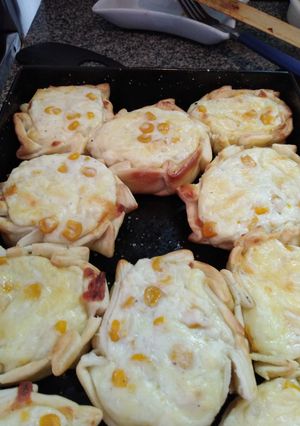 Una foto de Canastitas de choclo con salsa blanca
