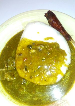 A picture of Tuwon rice n miyan kuka.