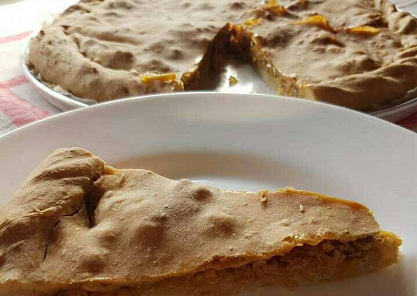 Empanada de carne picada de cerdo con pimentón