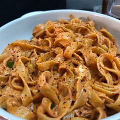 A picture of Rose sauce chicken pasta.