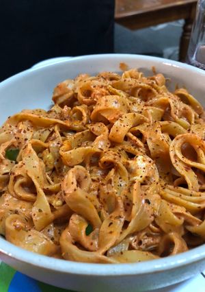 A picture of Rose sauce chicken pasta.