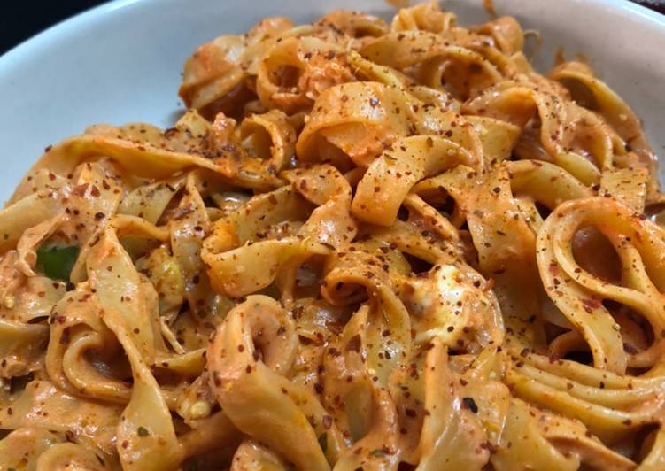 Step-by-Step Guide to Make Super Quick Homemade Rose sauce chicken pasta