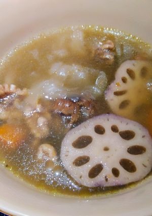 核桃銀耳蓮藕排骨湯（低醣生酮餐）（港式煲湯） 的食譜成品照片