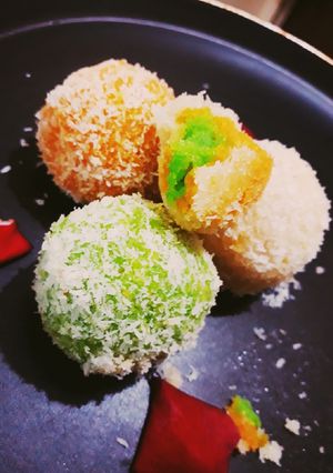 A picture of Tricolour Mawa Coconut ladoo.